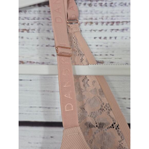 Danskin underwire dusty rose color bra with lace detail size 38DD - Picture 3 of 5